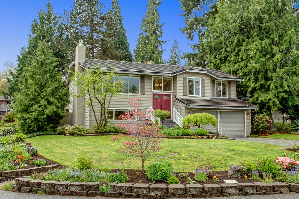 Property Photo: 18927 SE 42nd Place WA 98027