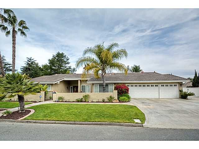 Property Photo:  13415 Calle Colina  CA 92064 