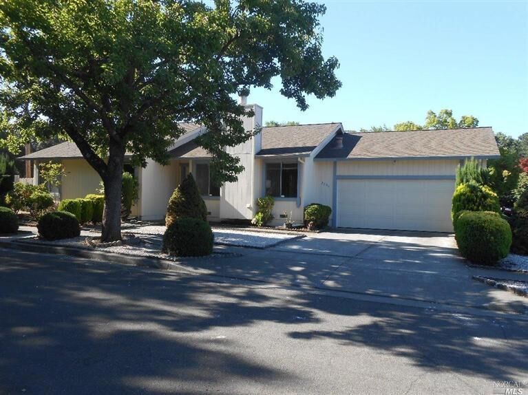 Property Photo: 2389 Tumbleweed Court CA 95403