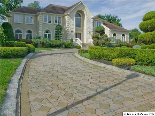 Property Photo:  7 Hemingway Court  NJ 07751 