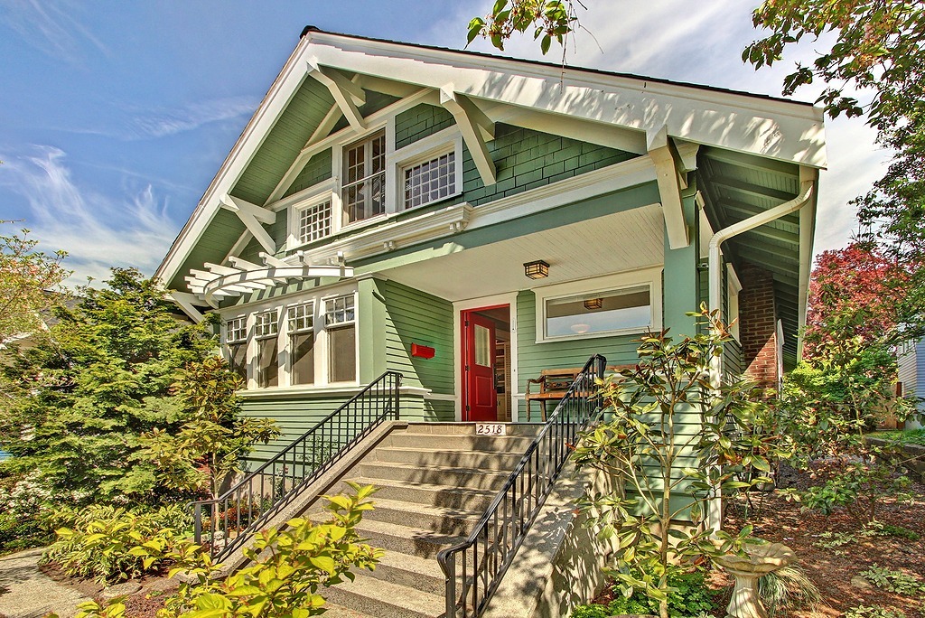 Property Photo:  2518 1st Ave W  WA 98119 