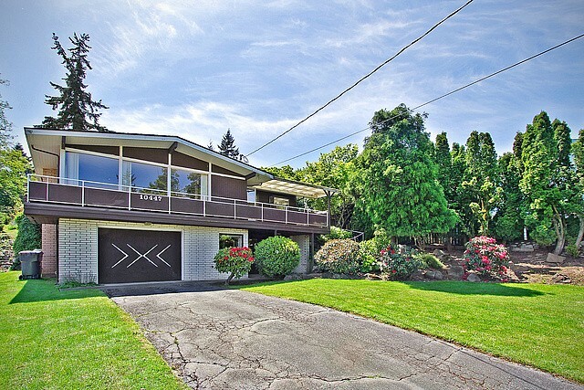 Property Photo: 10447 8th Ave S WA 98168