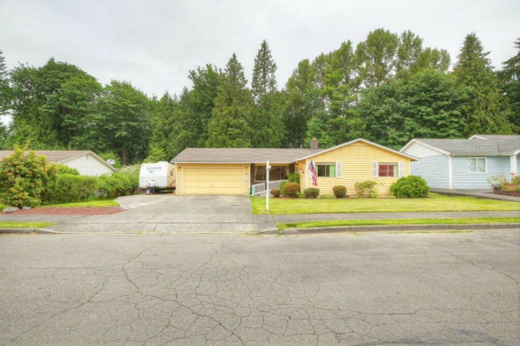 Property Photo: 909 28th St SE WA 98002