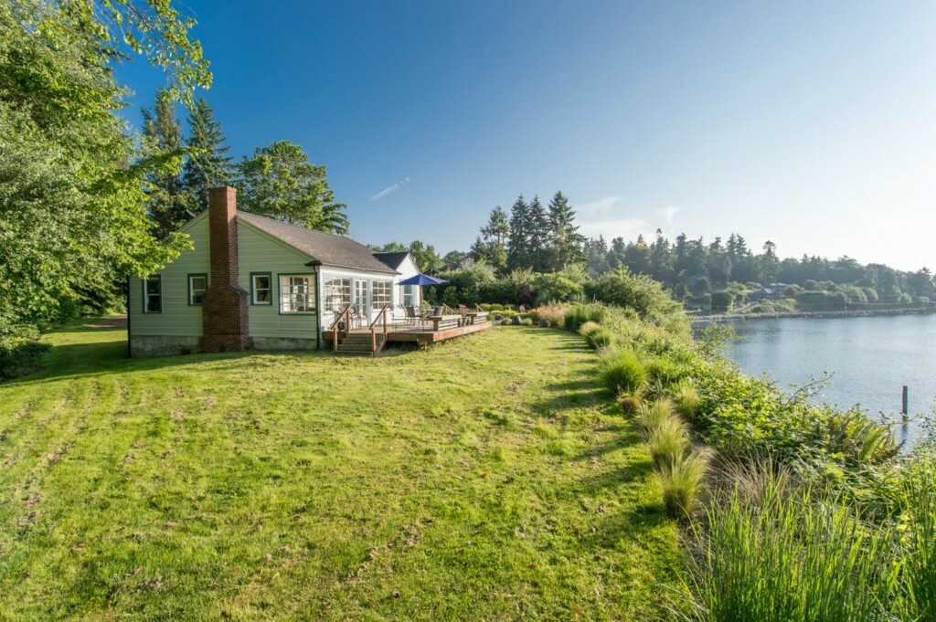 Property Photo:  8907 SW Quartermaster Drive  WA 98070 