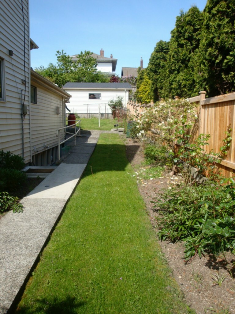 Property Photo:  1701 2nd Ave N  WA 98109 