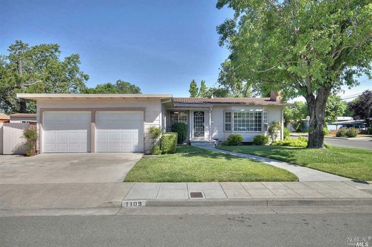 Property Photo:  1109 Lee Street  CA 95404 