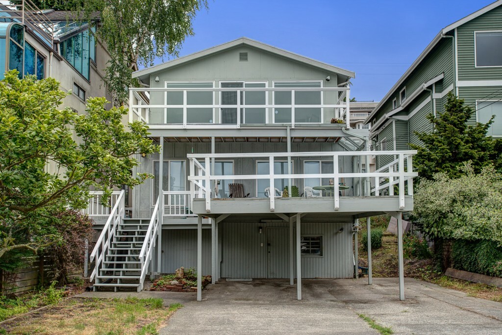 Property Photo:  2359 Yale Ave E  WA 98102 