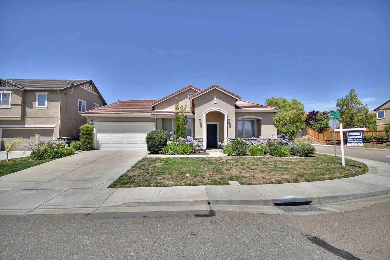 Property Photo:  2468 Silveria Way  CA 94531-8297 