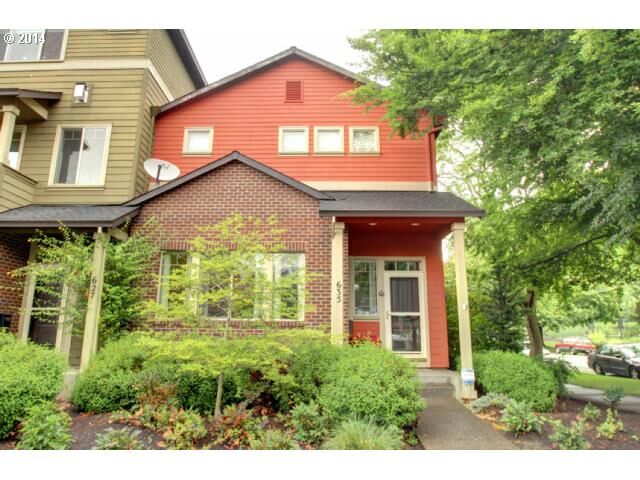 Property Photo:  635 NE Monroe St  OR 97212 