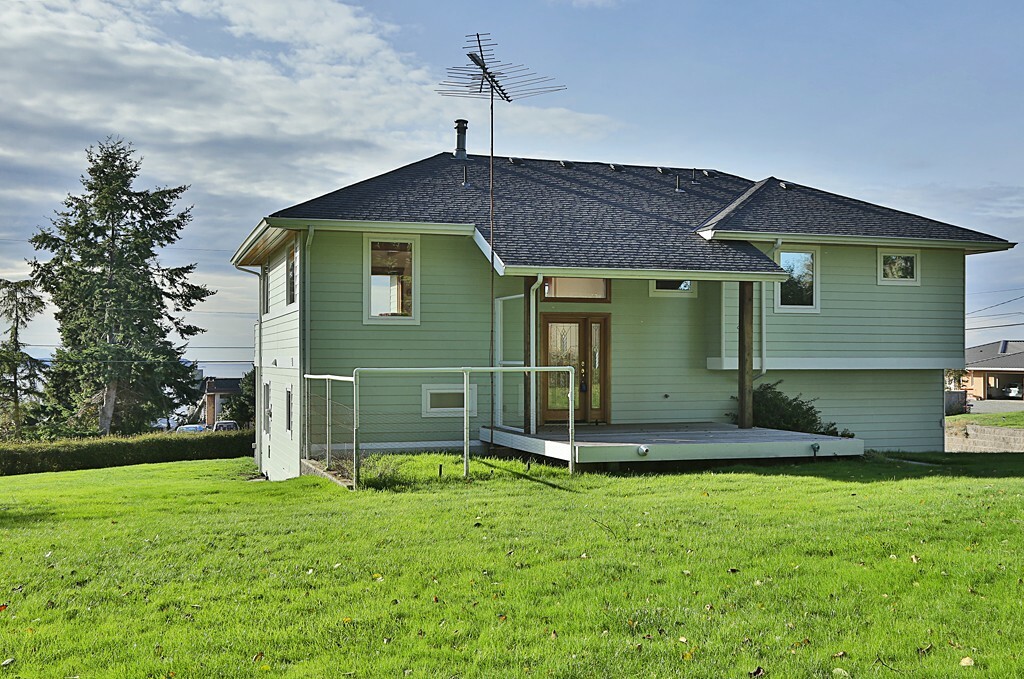 Property Photo:  1907 Cedarcrest Ave  WA 98239 