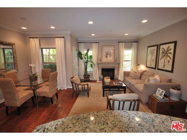 Property Photo: 423 Arnaz Dr 102 CA 90048