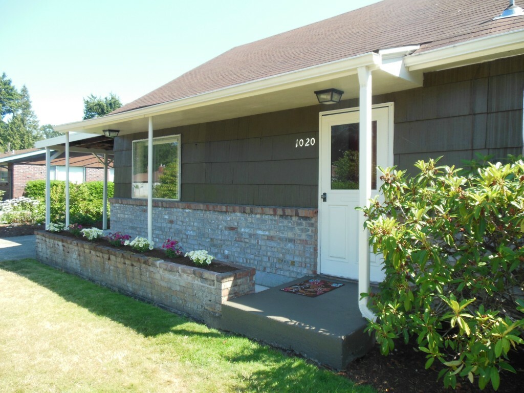 Property Photo:  1020 121st St S  WA 98444 