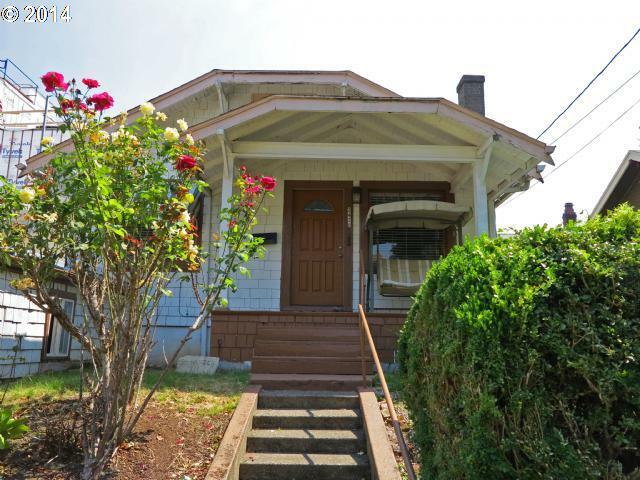 Property Photo:  2420 SE 43rd Ave  OR 97206 