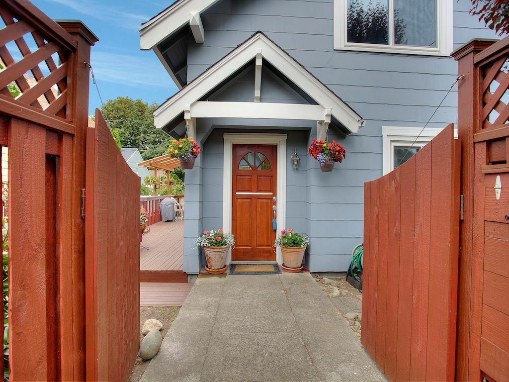 Property Photo:  709 S Lawrence St  WA 98405 