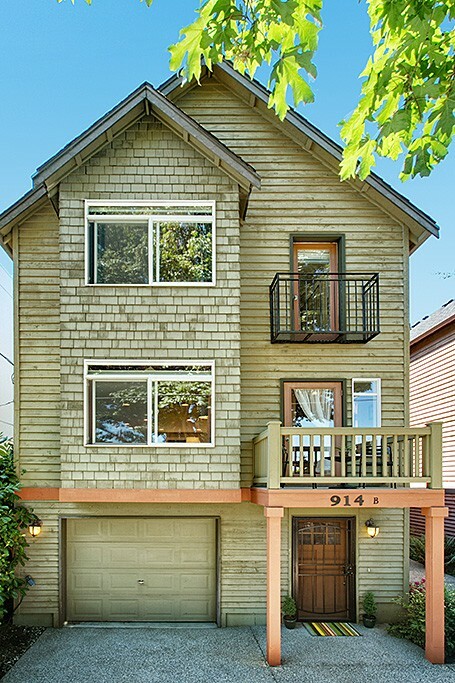 Property Photo:  914 18th Ave B  WA 98122 