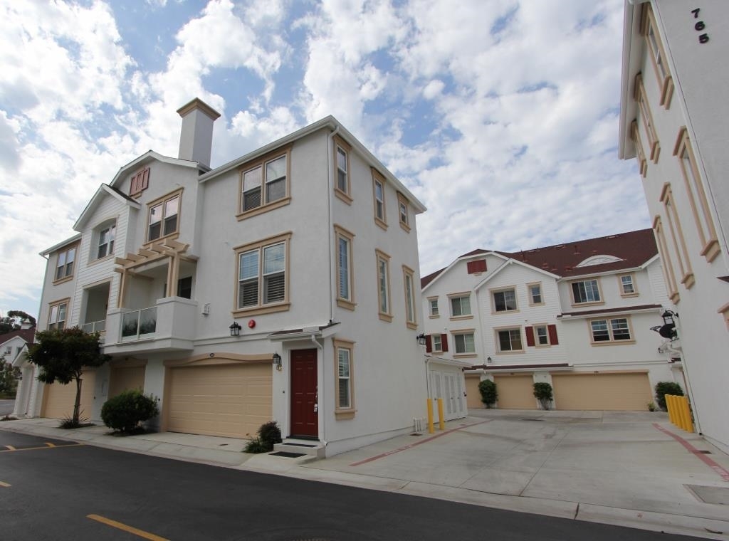 Property Photo:  765 Harbor Cliff Way 123  CA 92054 