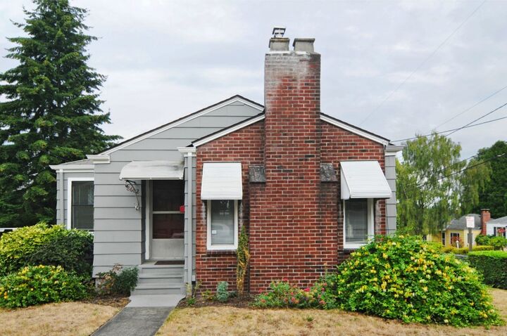 8602 17th Ave NE  Seattle WA 98115 photo