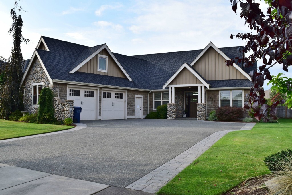 Property Photo: 828 W Park Dr WA 98264