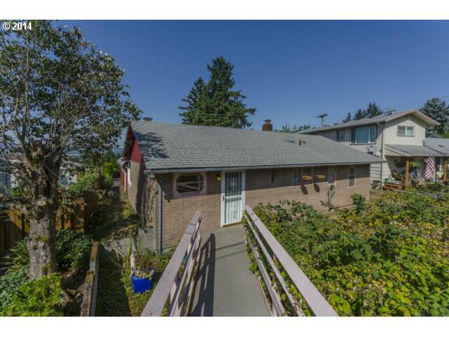 Property Photo: 3303 E 11th St WA 98661