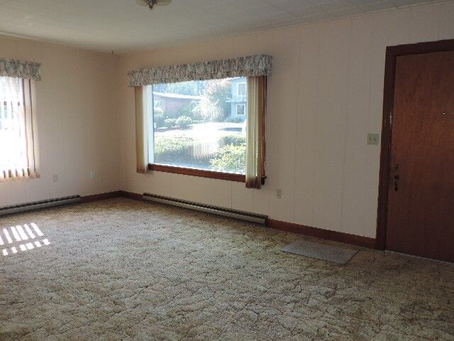 Property Photo: 115 E 11th St WA 98362