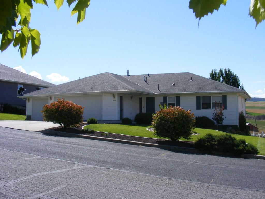 Property Photo:  1922 Ivy Ave E  WA 99114 