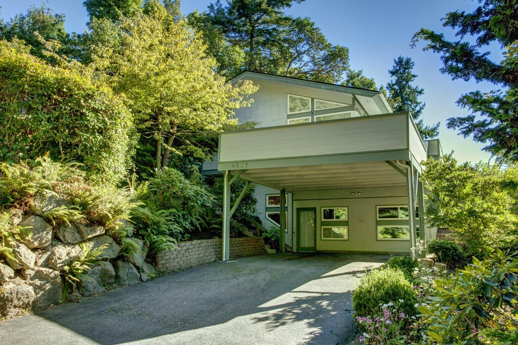 Property Photo: 4521 W McLaren St WA 98199