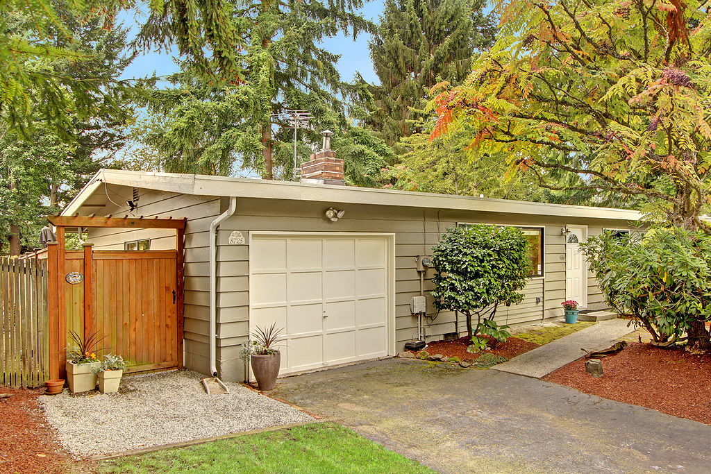 Property Photo: 8725 NE 140th St WA 98034