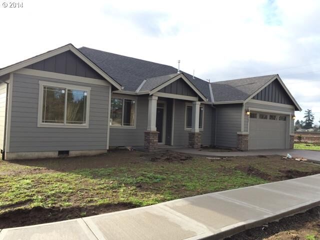 Property Photo: 387 NE 22nd St OR 97013