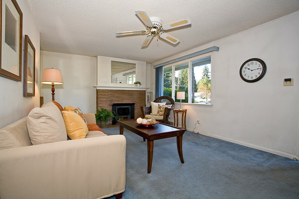 Property Photo:  1109 NE 168th St  WA 98155 