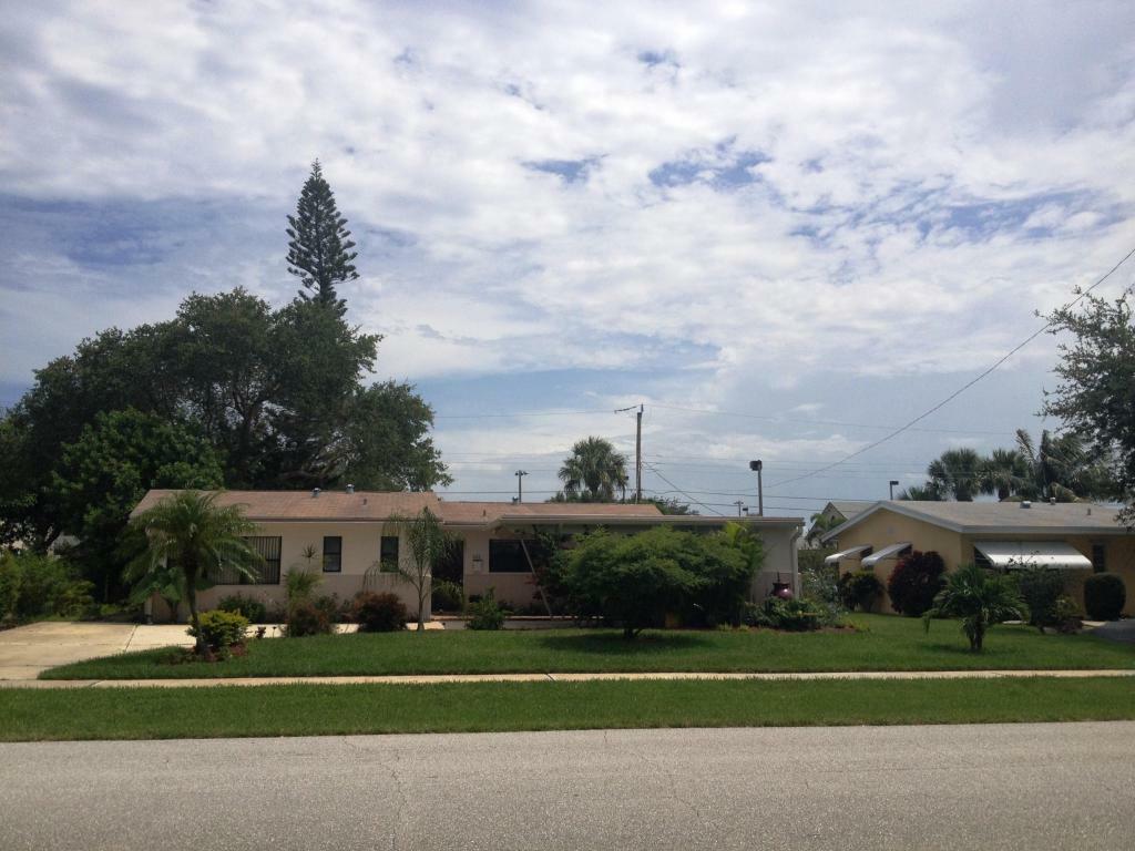 Property Photo:  825 Buttonwood Road  FL 33408 