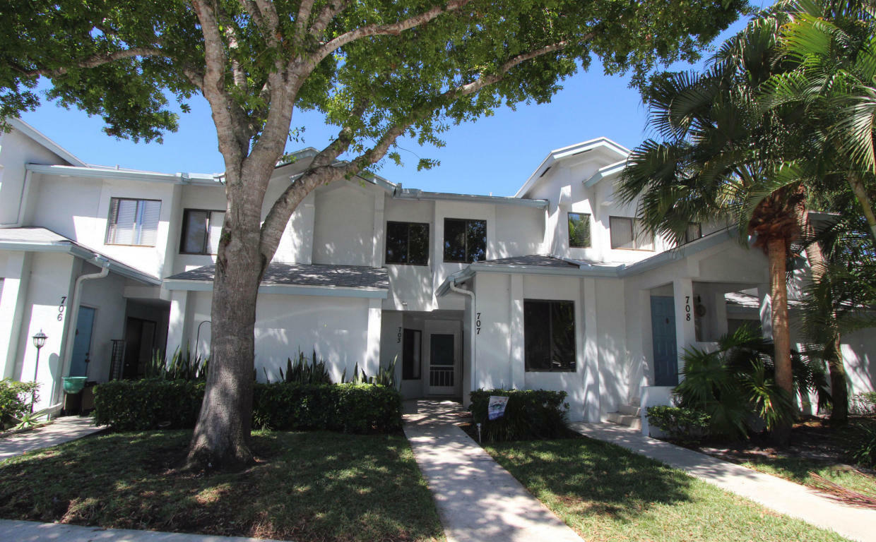 Property Photo:  703 Harbour Pointe Way  FL 33413 