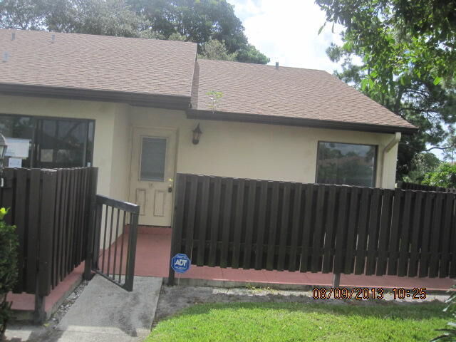 Property Photo:  544 Shady Pine Way Apt D  FL 33415 