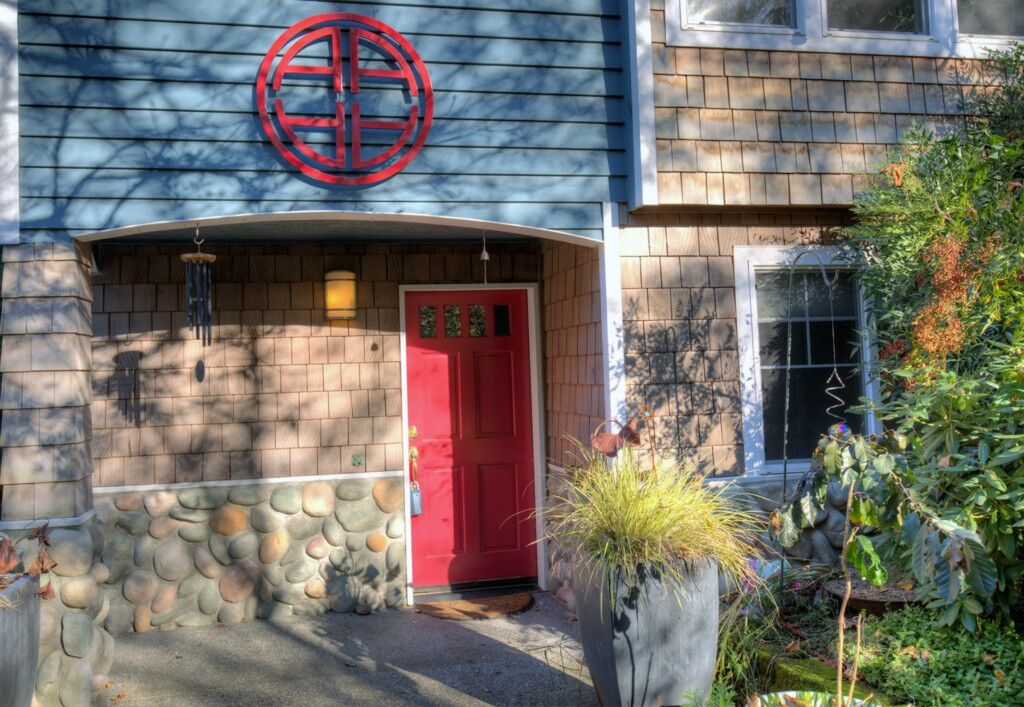 Property Photo: 4519 NE 55th St WA 98105