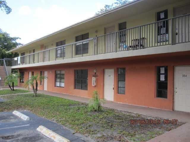 Property Photo:  5010 Palm Hill Drive 109  FL 33415 