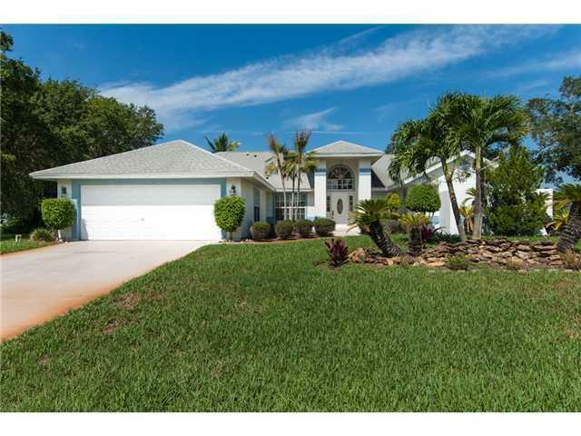 Property Photo: 2253 6th FL 32962