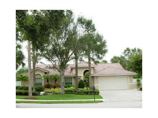 Property Photo: 2900 E Hampton Circle FL 33445