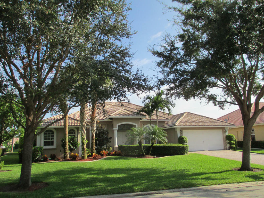 Property Photo:  1118 Lakeshore Drive  FL 33458 