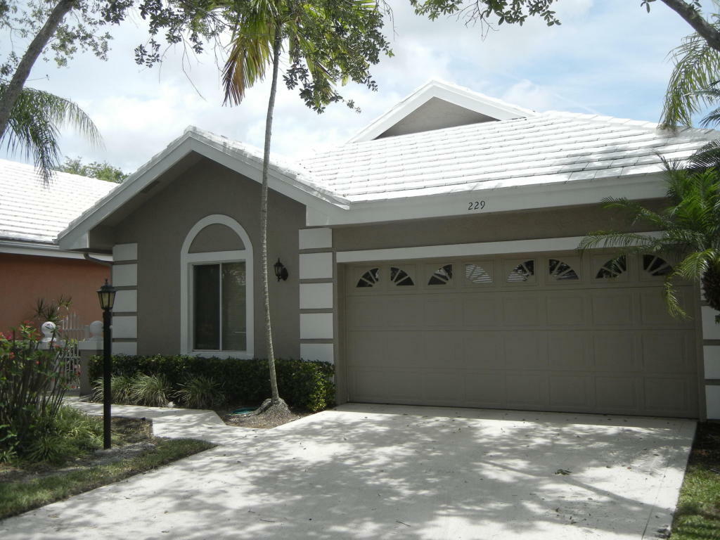 Property Photo:  229 W Canterbury Drive W  FL 33418 