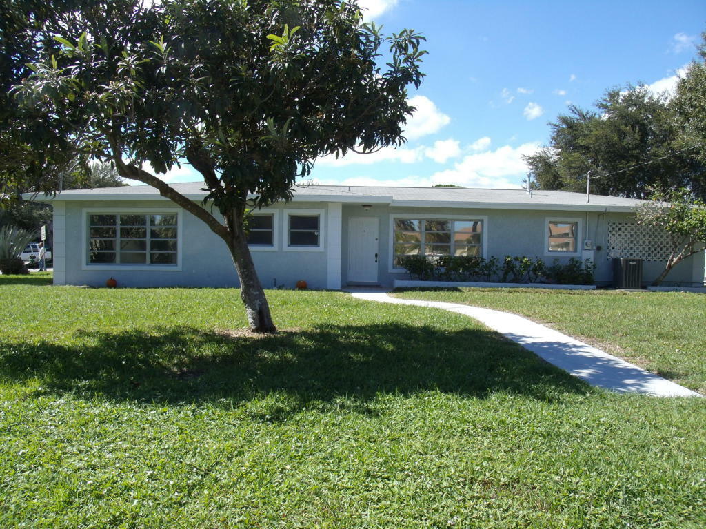 Property Photo:  1909 Mayflower Road  FL 34950 