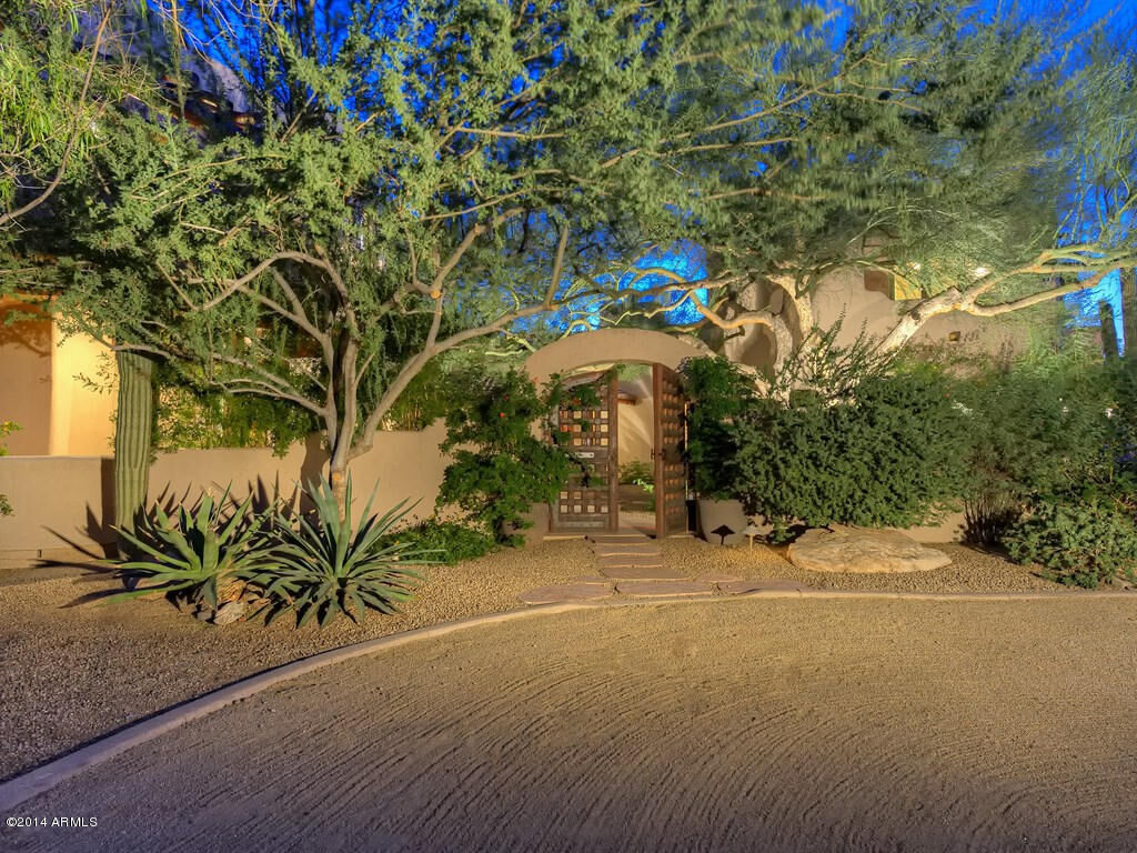 Property Photo:  4101 E Fanfol Drive  AZ 85028 
