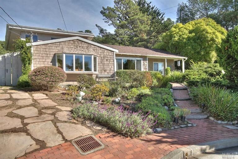 Property Photo: 12 Venus Court CA 94920