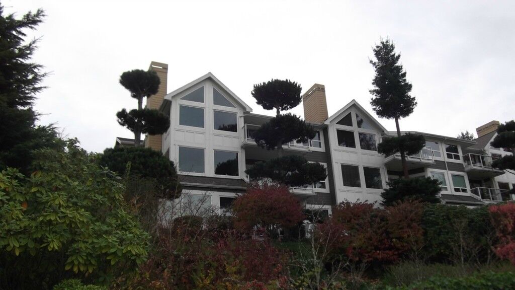 Property Photo: 5402 Lake Washington Blvd NE H WA 98033