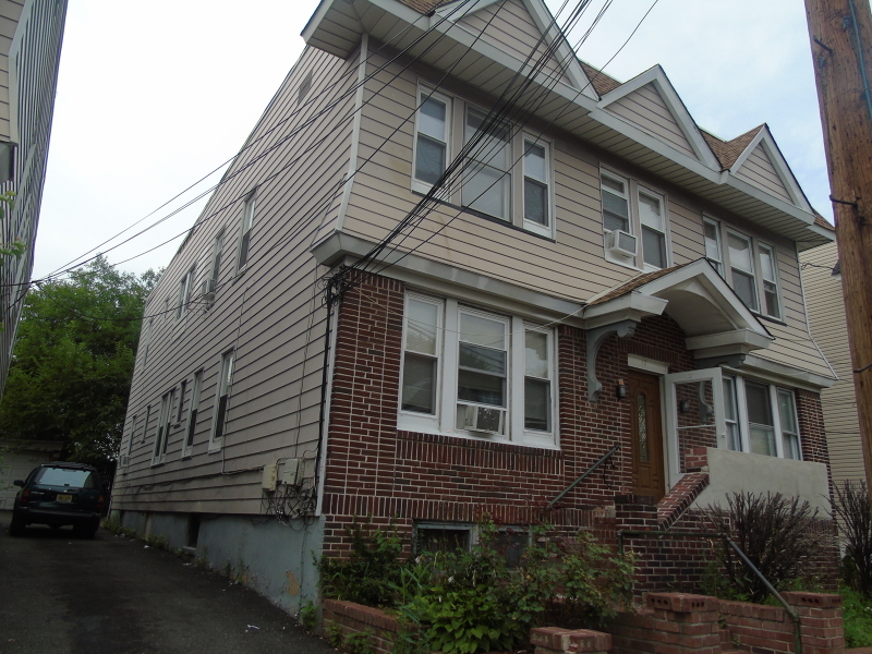 Property Photo:  17 Nelson Pl  NJ 07040 