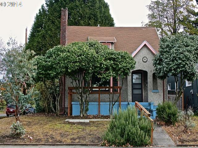 Property Photo:  126 NE 47th Ave  OR 97213 