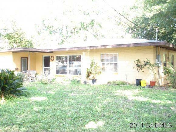 Property Photo: 1413 Daytona Avenue FL 32117