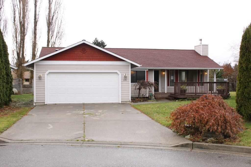 Property Photo: 1105 S 21st Ct WA 98273