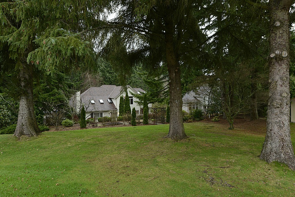 Property Photo:  11066 Hart Lane NE  WA 98110 