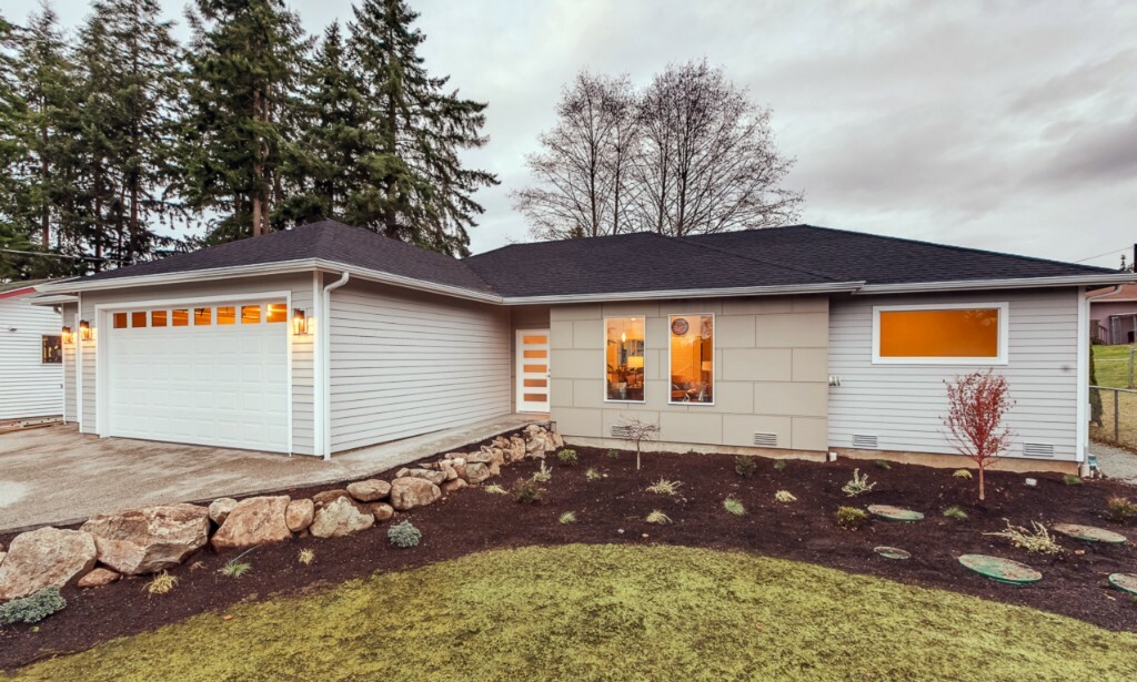 Property Photo: 313 Melrose Place WA 98282