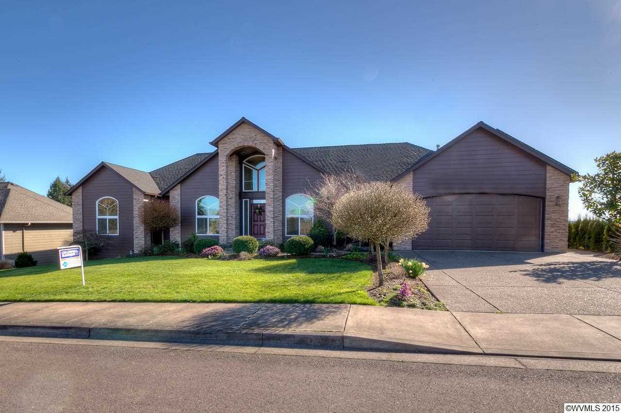 Property Photo:  2764 E Pine St  OR 97383 