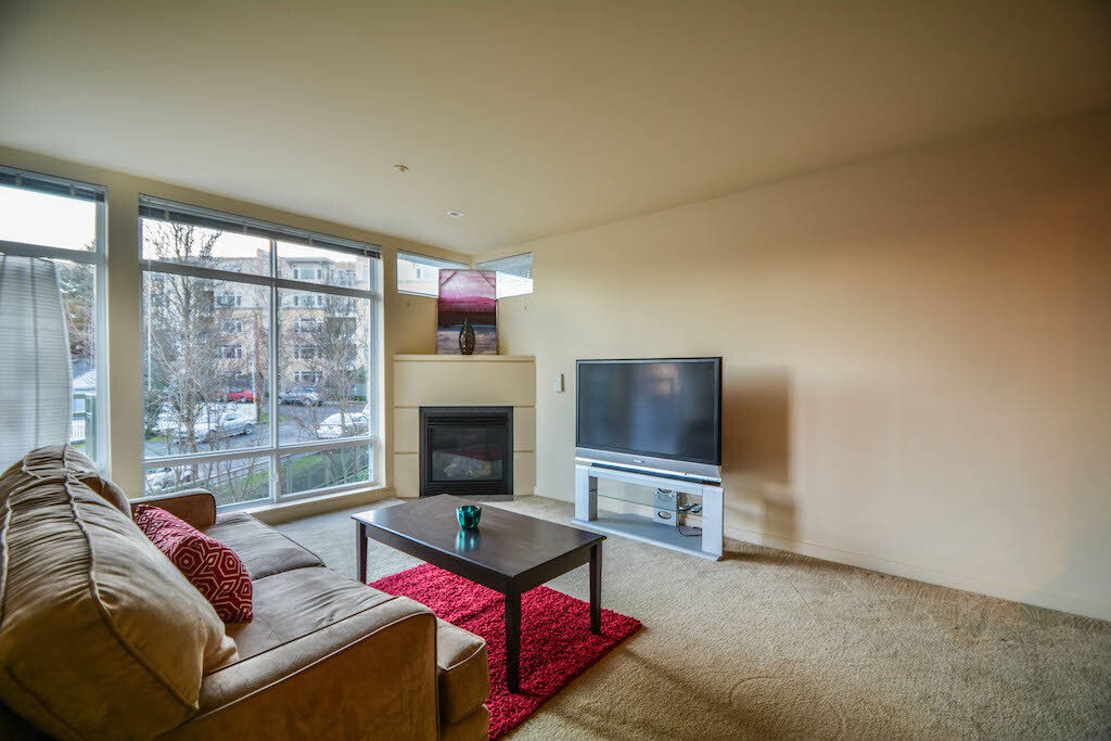 Property Photo:  211 Kirkland Ave 312  WA 98033 